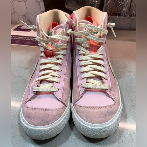 Nike Blazers - Picture 3 of 5